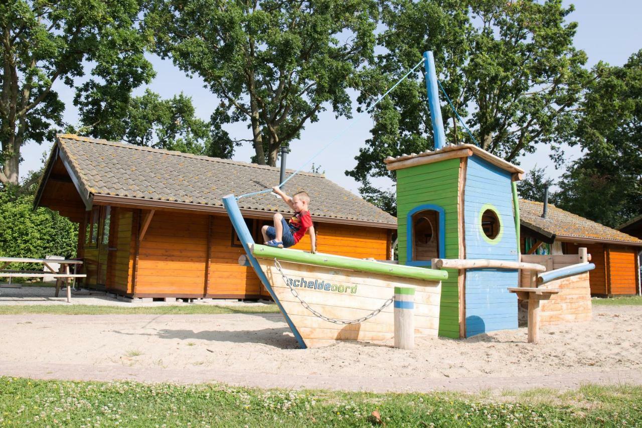 Kleintje Beer Villa Baarland Екстериор снимка